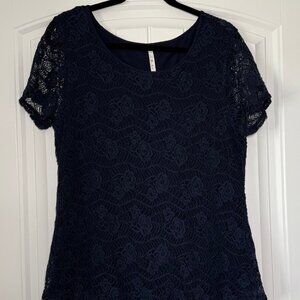 Leo & Nicole Lace T Shirt, size XL.